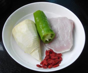 春笋枸杞瘦肉汤怎么做，春笋枸杞瘦肉汤怎么做好吃，春笋枸杞瘦肉汤做法