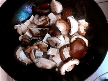 香菇豆腐炖鱼块怎么做，香菇豆腐炖鱼块怎么做好吃，香菇豆腐炖鱼块做法