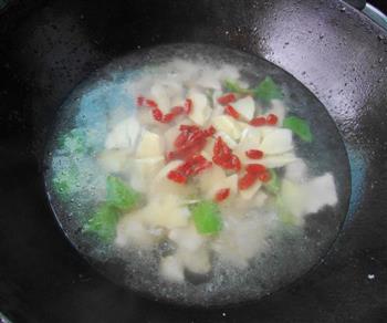 春笋枸杞瘦肉汤怎么做，春笋枸杞瘦肉汤怎么做好吃，春笋枸杞瘦肉汤做法