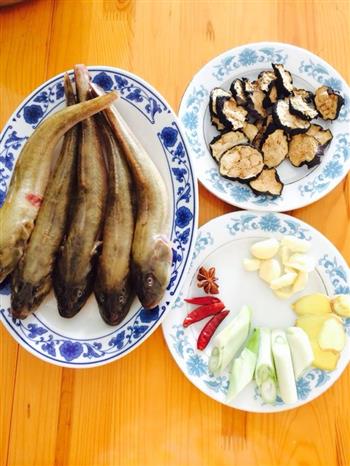 炖油光鱼怎么做，炖油光鱼怎么做好吃，炖油光鱼做法