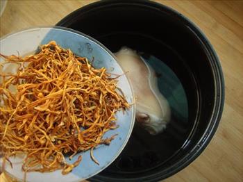 虫草猪蹄汤怎么做，虫草猪蹄汤怎么做好吃，虫草猪蹄汤做法