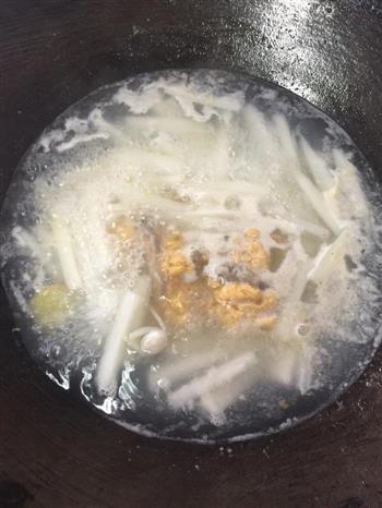 萝卜丝鲫鱼怎么做，萝卜丝鲫鱼怎么做好吃，萝卜丝鲫鱼做法