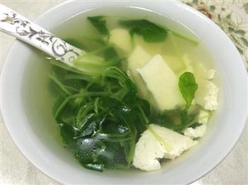 鸡毛菜豆腐汤怎么做，鸡毛菜豆腐汤怎么做好吃，鸡毛菜豆腐汤做法