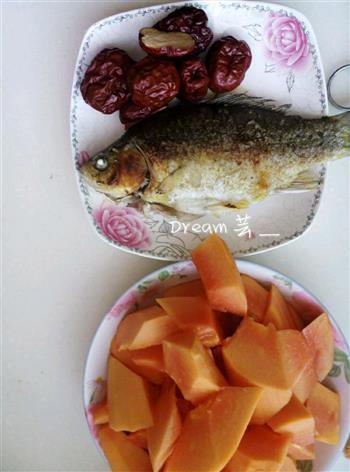 木瓜炖鲫鱼怎么做，木瓜炖鲫鱼怎么做好吃，木瓜炖鲫鱼做法