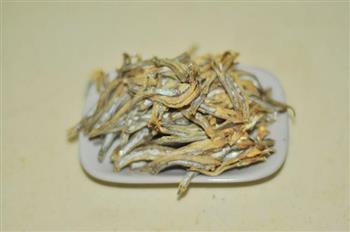 辣椒炒海燕鱼干怎么做，辣椒炒海燕鱼干怎么做好吃，辣椒炒海燕鱼干做法