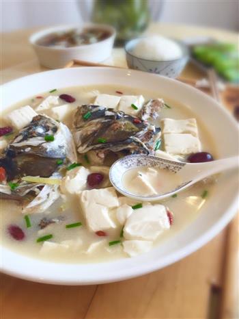 催乳佳肴－鱼头豆腐汤怎么做，催乳佳肴－鱼头豆腐汤怎么做好吃，催乳佳肴－鱼头豆腐汤做法