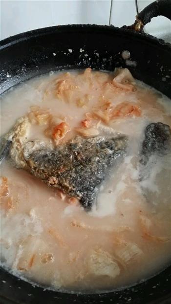 三文鱼头汤怎么做，三文鱼头汤怎么做好吃，三文鱼头汤做法