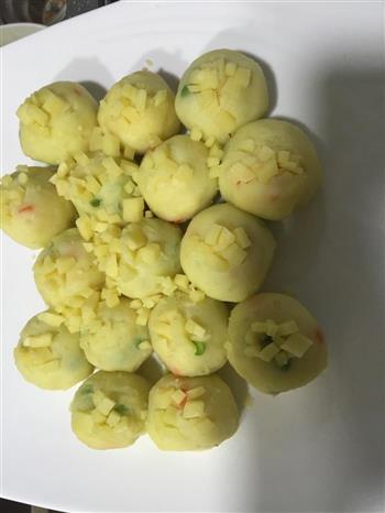芝士虾仁土豆球怎么做，芝士虾仁土豆球怎么做好吃，芝士虾仁土豆球做法