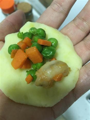 芝士虾仁土豆球怎么做，芝士虾仁土豆球怎么做好吃，芝士虾仁土豆球做法
