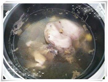 节日餐桌上的汤水-猪肚煲鸡汤怎么做，节日餐桌上的汤水-猪肚煲鸡汤怎么做好吃，节日餐桌上的汤水-猪肚煲鸡汤做法