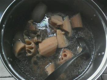 莲藕汤怎么做，莲藕汤怎么做好吃，莲藕汤做法