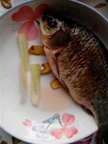 碎椒蒸鲫鱼怎么做，碎椒蒸鲫鱼怎么做好吃，碎椒蒸鲫鱼做法