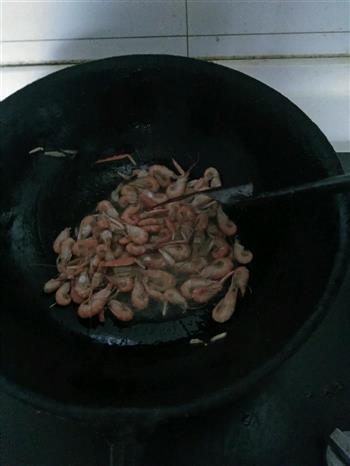 韭菜小红虾怎么做，韭菜小红虾怎么做好吃，韭菜小红虾做法