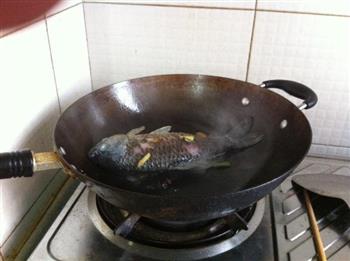 砂锅鲫鱼豆腐汤怎么做，砂锅鲫鱼豆腐汤怎么做好吃，砂锅鲫鱼豆腐汤做法