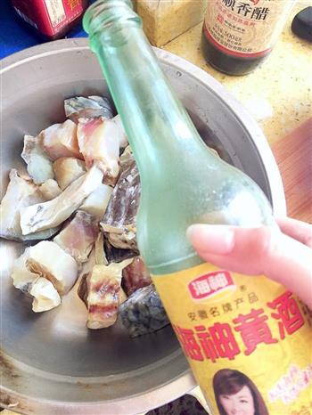 红烧咸鲤鱼怎么做，红烧咸鲤鱼怎么做好吃，红烧咸鲤鱼做法