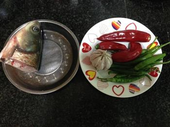 蒜香双色鱼头怎么做，蒜香双色鱼头怎么做好吃，蒜香双色鱼头做法