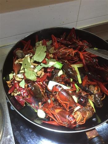潜江油焖小龙虾怎么做，潜江油焖小龙虾怎么做好吃，潜江油焖小龙虾做法