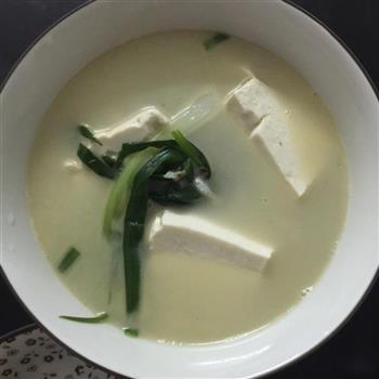 孕晚期家常菜-豆腐鲫鱼汤怎么做，孕晚期家常菜-豆腐鲫鱼汤怎么做好吃，孕晚期家常菜-豆腐鲫鱼汤做法