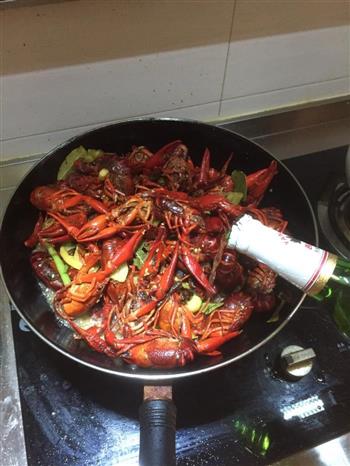 潜江油焖小龙虾怎么做，潜江油焖小龙虾怎么做好吃，潜江油焖小龙虾做法