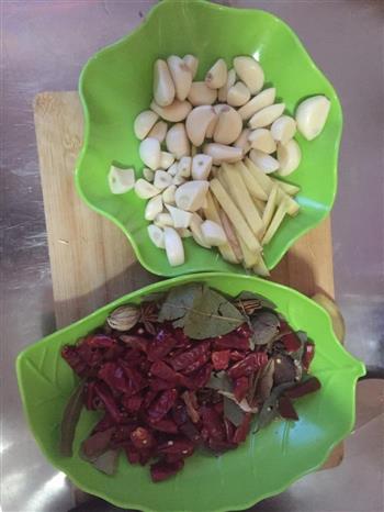 潜江油焖小龙虾怎么做，潜江油焖小龙虾怎么做好吃，潜江油焖小龙虾做法