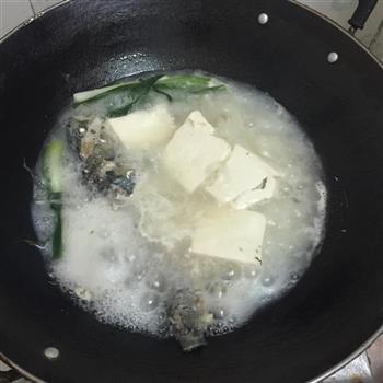 孕晚期家常菜-豆腐鲫鱼汤怎么做，孕晚期家常菜-豆腐鲫鱼汤怎么做好吃，孕晚期家常菜-豆腐鲫鱼汤做法