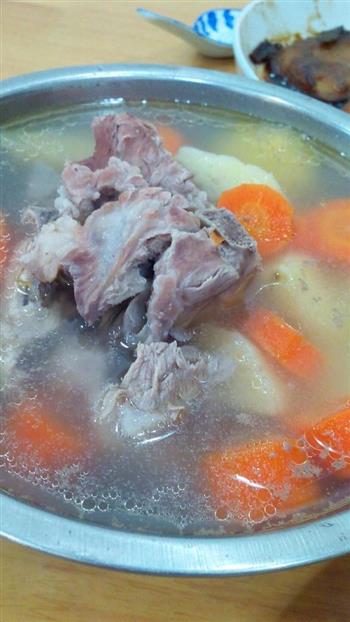 土豆骨头汤怎么做，土豆骨头汤怎么做好吃，土豆骨头汤做法