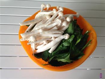 鲜菇蔬菜汤怎么做，鲜菇蔬菜汤怎么做好吃，鲜菇蔬菜汤做法
