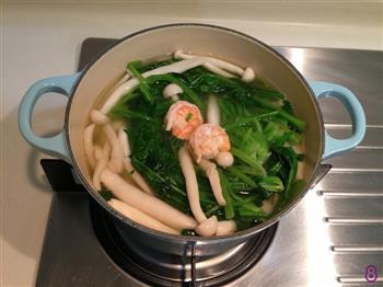 鲜菇蔬菜汤怎么做，鲜菇蔬菜汤怎么做好吃，鲜菇蔬菜汤做法