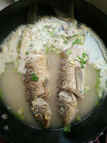 清炖鲤鱼汤怎么做，清炖鲤鱼汤怎么做好吃，清炖鲤鱼汤做法