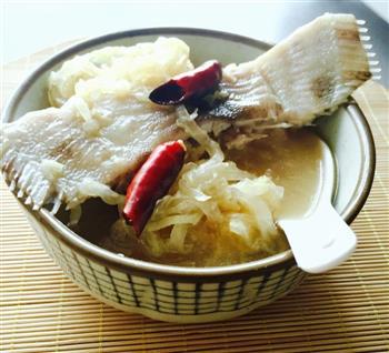 东北酸菜炖多宝鱼怎么做，东北酸菜炖多宝鱼怎么做好吃，东北酸菜炖多宝鱼做法