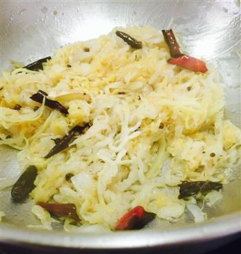 东北酸菜炖多宝鱼怎么做，东北酸菜炖多宝鱼怎么做好吃，东北酸菜炖多宝鱼做法