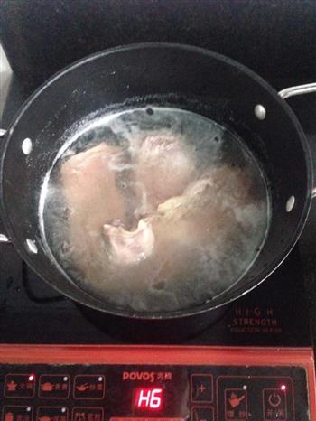 牛腩酸辣汤怎么做，牛腩酸辣汤怎么做好吃，牛腩酸辣汤做法