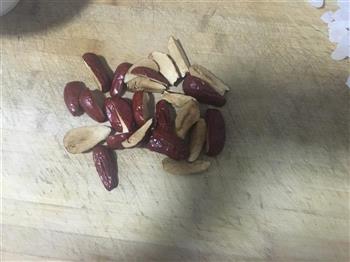 冰糖银耳莲子羹怎么做，冰糖银耳莲子羹怎么做好吃，冰糖银耳莲子羹做法