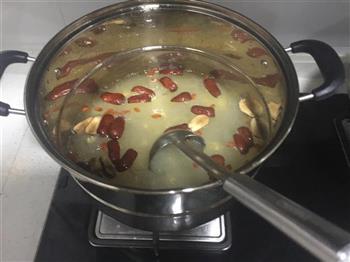 冰糖银耳莲子羹怎么做，冰糖银耳莲子羹怎么做好吃，冰糖银耳莲子羹做法