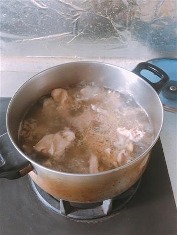 当归黄芪炖鸡汤怎么做，当归黄芪炖鸡汤怎么做好吃，当归黄芪炖鸡汤做法