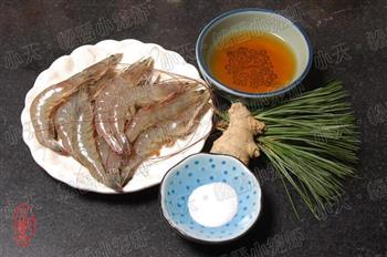 松香小笼虾怎么做，松香小笼虾怎么做好吃，松香小笼虾做法