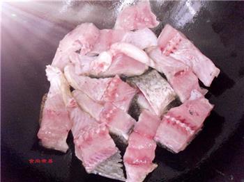 石锅鱼块怎么做，石锅鱼块怎么做好吃，石锅鱼块做法