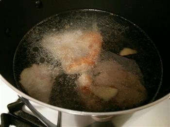 纯白-三文鱼头莲藕豆腐汤怎么做，纯白-三文鱼头莲藕豆腐汤怎么做好吃，纯白-三文鱼头莲藕豆腐汤做法