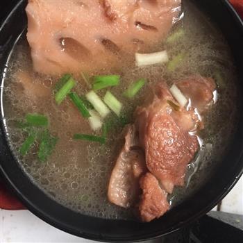 湖北排骨藕汤怎么做，湖北排骨藕汤怎么做好吃，湖北排骨藕汤做法