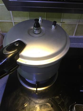 养生莲藕排骨汤怎么做，养生莲藕排骨汤怎么做好吃，养生莲藕排骨汤做法