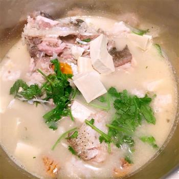 鱼丸鱼头豆腐汤怎么做，鱼丸鱼头豆腐汤怎么做好吃，鱼丸鱼头豆腐汤做法