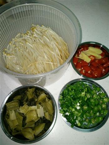 泡椒酸菜肥牛煲怎么做，泡椒酸菜肥牛煲怎么做好吃，泡椒酸菜肥牛煲做法