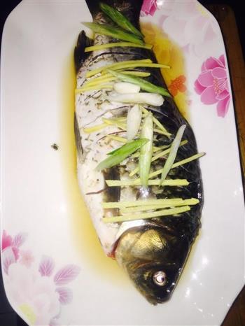 酸辣红烧鲫鱼怎么做，酸辣红烧鲫鱼怎么做好吃，酸辣红烧鲫鱼做法