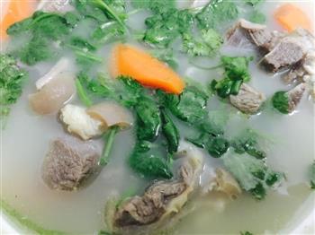 胡萝卜羊肉汤怎么做，胡萝卜羊肉汤怎么做好吃，胡萝卜羊肉汤做法