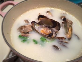 牛奶蛤蜊汤怎么做，牛奶蛤蜊汤怎么做好吃，牛奶蛤蜊汤做法