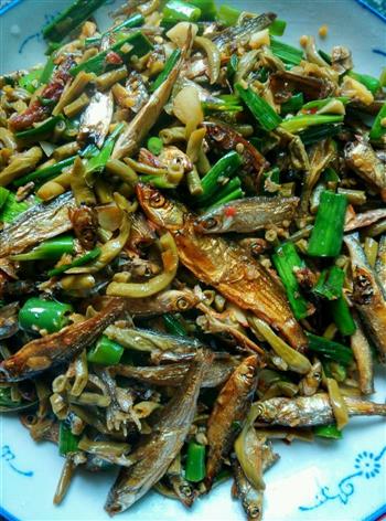 酸豆角熏鱼怎么做，酸豆角熏鱼怎么做好吃，酸豆角熏鱼做法