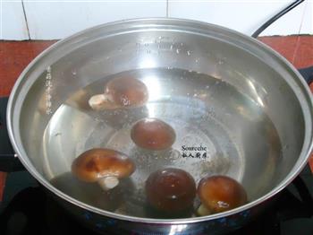 蘑菇鸡肉丸汤怎么做，蘑菇鸡肉丸汤怎么做好吃，蘑菇鸡肉丸汤做法