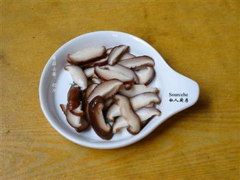 蘑菇鸡肉丸汤怎么做，蘑菇鸡肉丸汤怎么做好吃，蘑菇鸡肉丸汤做法