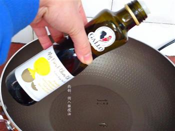 蘑菇鸡肉丸汤怎么做，蘑菇鸡肉丸汤怎么做好吃，蘑菇鸡肉丸汤做法