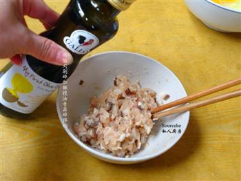 蘑菇鸡肉丸汤怎么做，蘑菇鸡肉丸汤怎么做好吃，蘑菇鸡肉丸汤做法